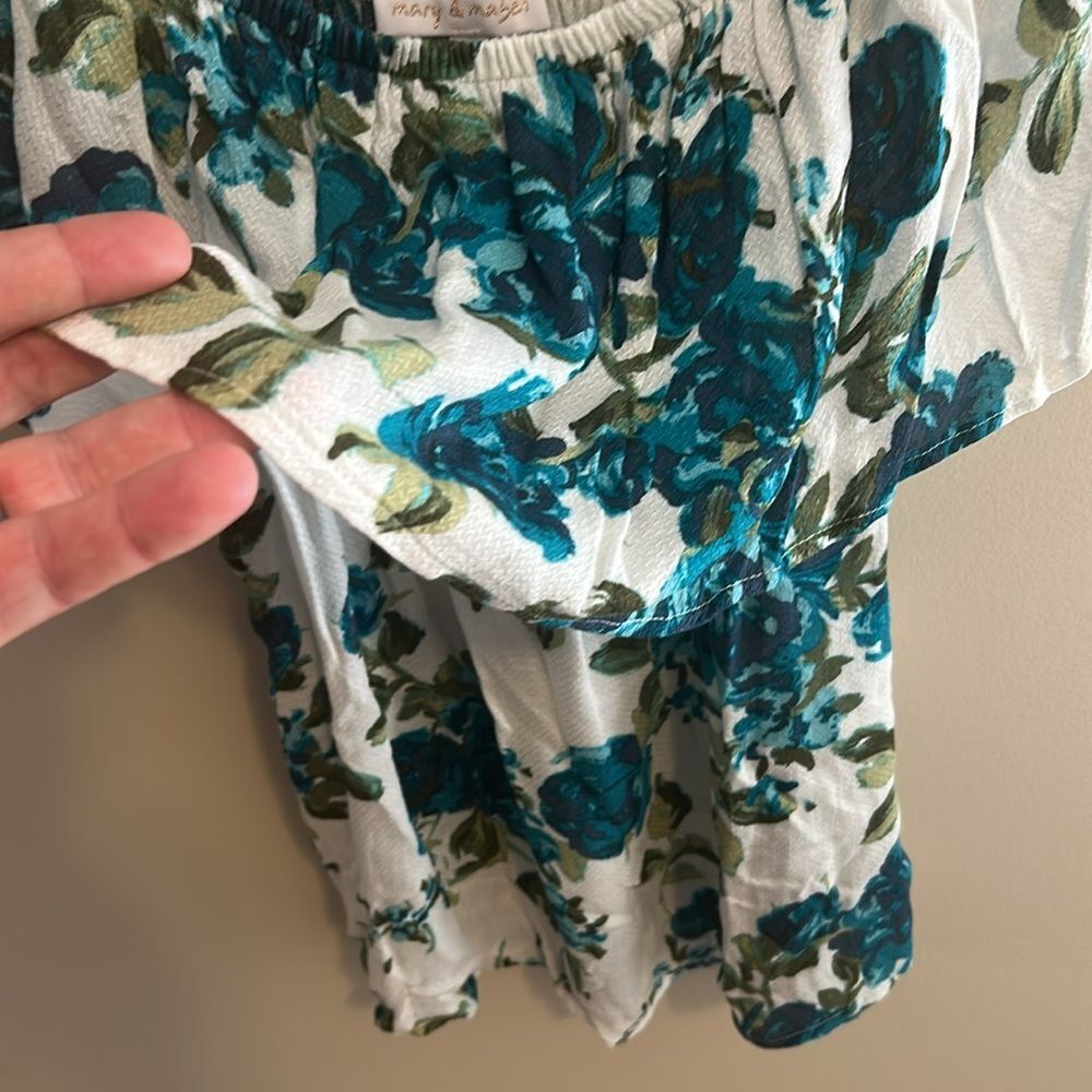 Mary & Mabel Floral Ruffle Top. Size Large - Picture 2 of 4